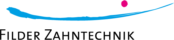 Das Logo von Filder Zahntechnik. Ein blauer Pinselstrich mit einem pinken Punkt darüber. Darunter der Name der Firma.